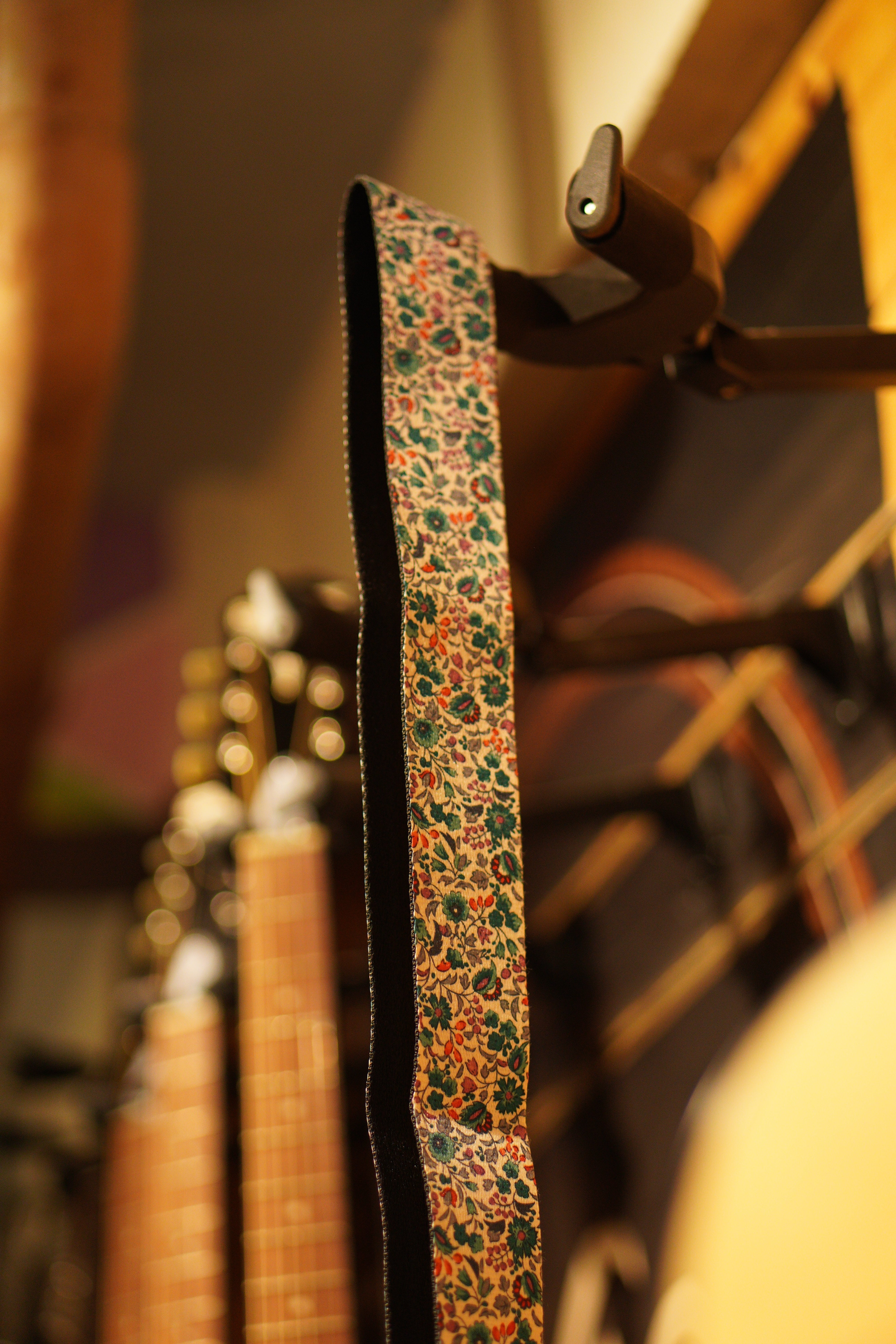 Classic Floral Print Adjustable Guitar Strap